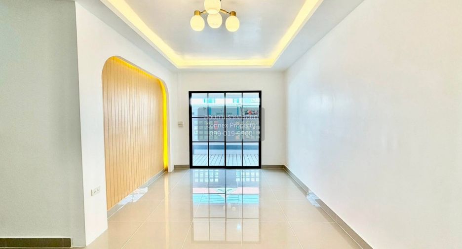 For sale 3 bedrooms townhouse in Sai Noi, Nonthaburi