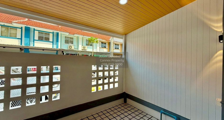 For sale 3 bedrooms townhouse in Sai Noi, Nonthaburi