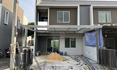 Casa adosada en venta de 3 habitaciones en Lam Luk Ka, Pathum Thani