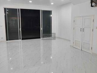 Продажа 4 спальни таунхаус в Банг Кхен, Бангкок