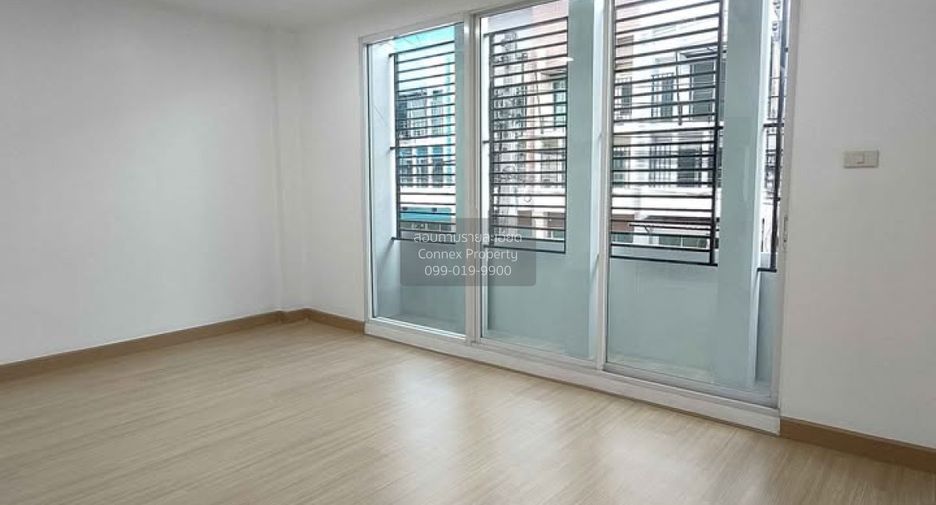For sale 4 bedrooms townhouse in Bang Khen, Bangkok