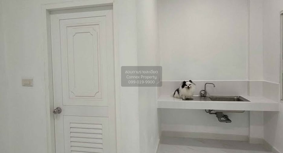 For sale 4 bedrooms townhouse in Bang Khen, Bangkok