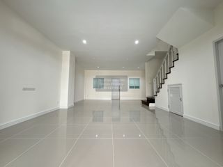 Casa adosada en venta de 3 habitaciones en Mueang Nonthaburi, Nonthaburi
