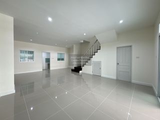 Casa adosada en venta de 3 habitaciones en Mueang Nonthaburi, Nonthaburi