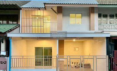 Casa adosada en venta de 3 habitaciones en Bang Yai, Nonthaburi