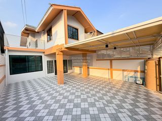 Haus zum Kauf mit 3 Zimmer in Lat Phrao, Bangkok