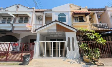 Casa adosada en venta de 2 habitaciones en Khlong Sam Wa, Bangkok