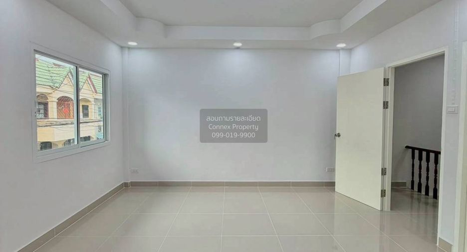 À vendre 4 chambres maison de ville à Bang Bua Thong, Nonthaburi