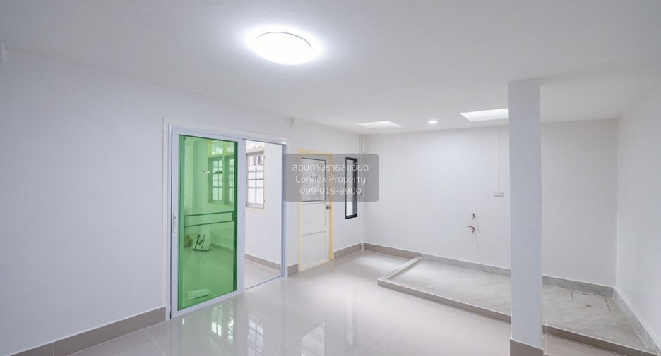 For rent 3 bedrooms house in Bang Kapi, Bangkok