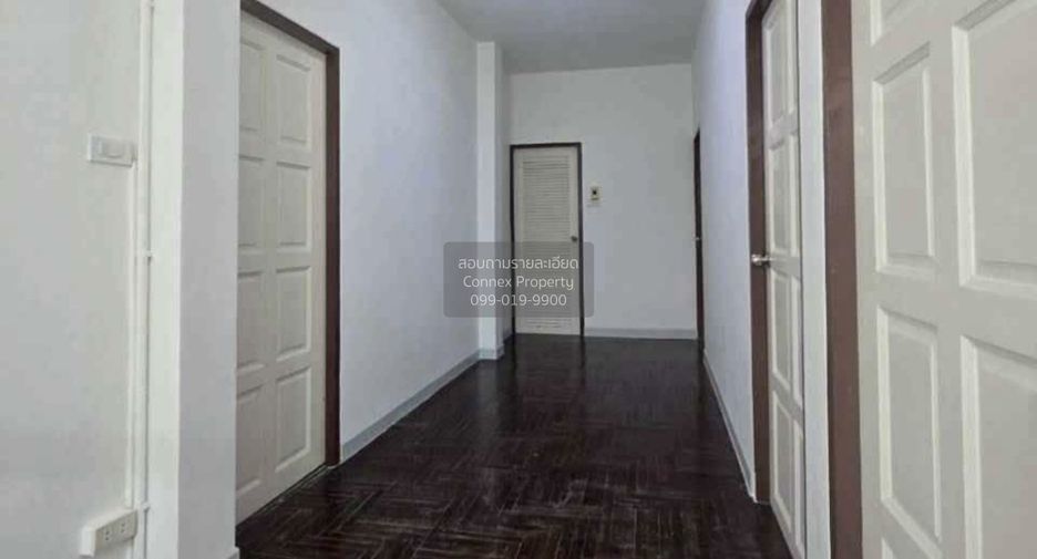 For rent 4 bedrooms house in Bang Kapi, Bangkok