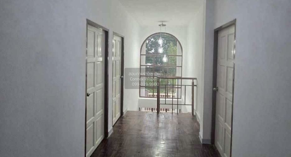 For rent 4 bedrooms house in Bang Kapi, Bangkok
