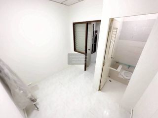 Аренда 5 спальни таунхаус в Пхра Кханонг, Бангкок