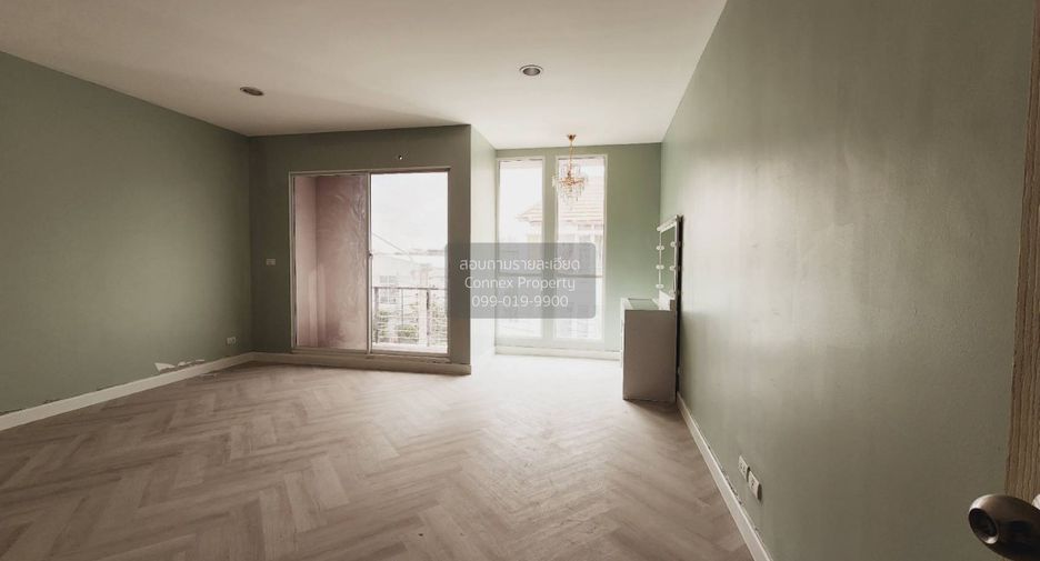 For rent 3 bedrooms townhouse in Wang Thonglang, Bangkok