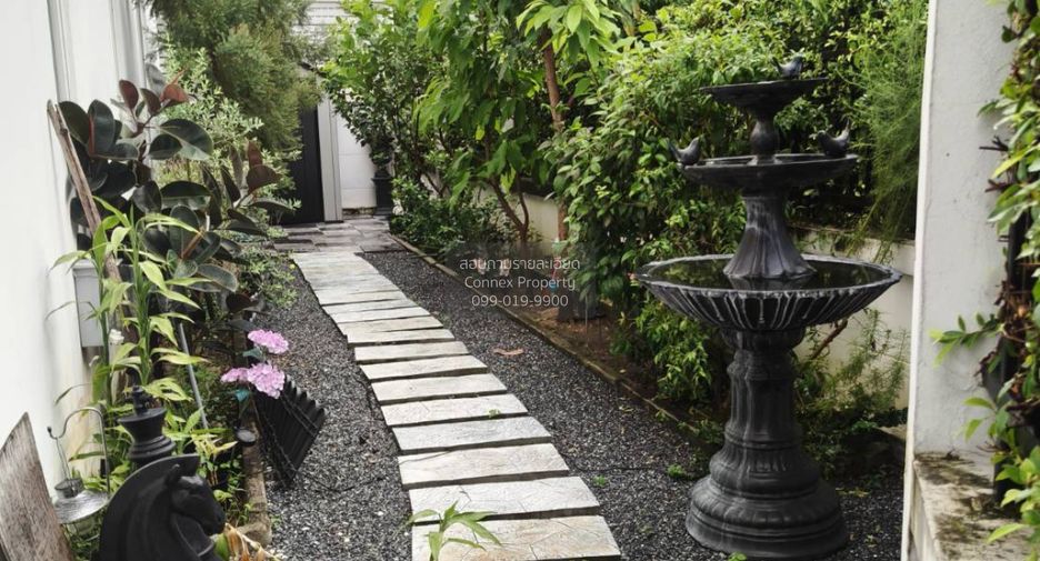 For rent 3 bedrooms townhouse in Wang Thonglang, Bangkok