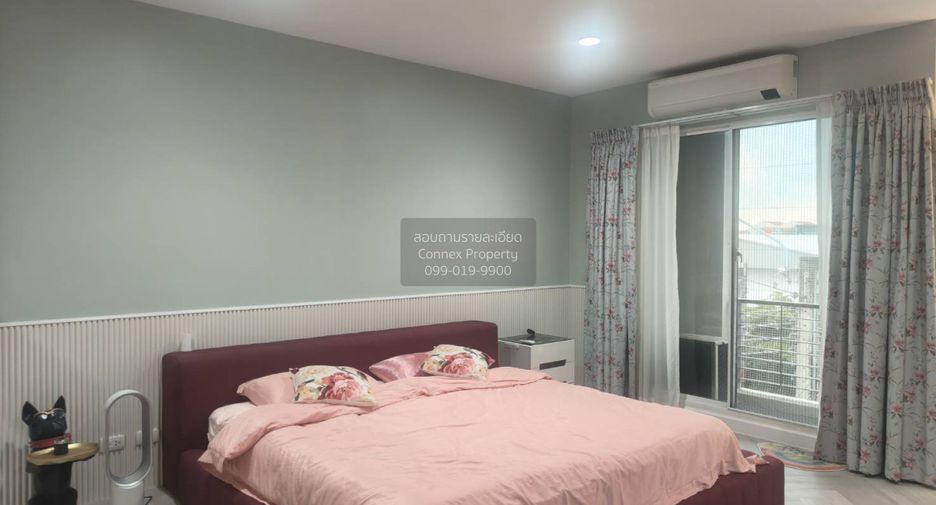For rent 3 bedrooms townhouse in Wang Thonglang, Bangkok