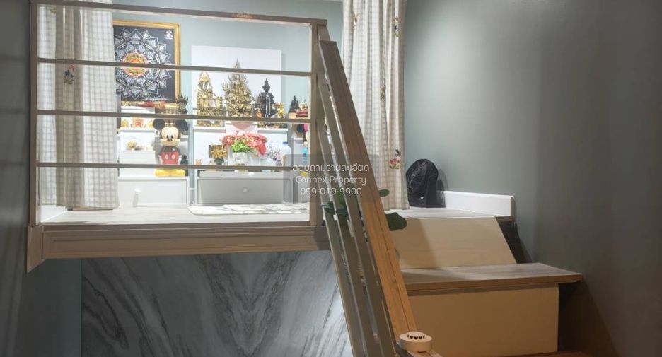 For rent 3 bedrooms townhouse in Wang Thonglang, Bangkok