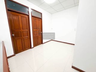 For rent 3 bedrooms townhouse in Phra Khanong, Bangkok
