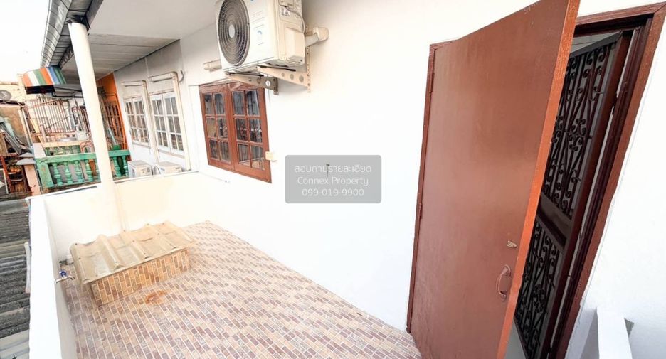 For rent 3 bedrooms townhouse in Phra Khanong, Bangkok