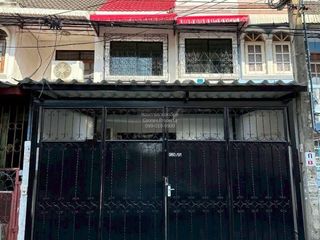 For rent 3 bedrooms townhouse in Phra Khanong, Bangkok
