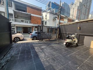 Casa adosada en alquiler de 4 habitaciones en Khlong Toei, Bangkok
