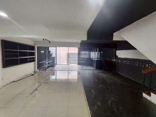 Casa adosada en alquiler de 4 habitaciones en Khlong Toei, Bangkok