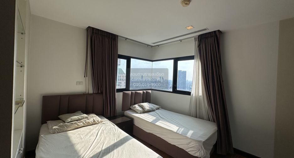 For rent 3 bedrooms condo in Sathon, Bangkok
