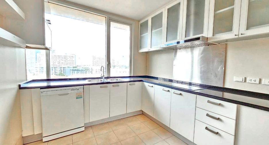 For rent 4 ベッドルーム condo in Watthana, Bangkok