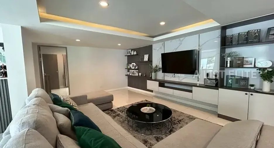 For rent 5 bedrooms house in Bang Lamung, Chonburi