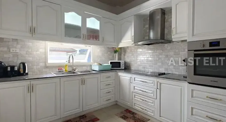 For rent 7 bedrooms house in Bang Lamung, Chonburi