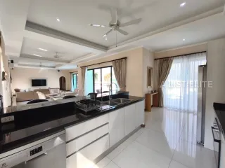 À louer 4 chambres maison à Bang Lamung, Chonburi