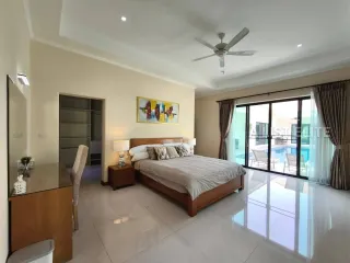 À louer 4 chambres maison à Bang Lamung, Chonburi
