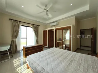 À louer 4 chambres maison à Bang Lamung, Chonburi