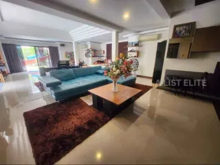 À louer 8 chambres maison à Bang Lamung, Chonburi