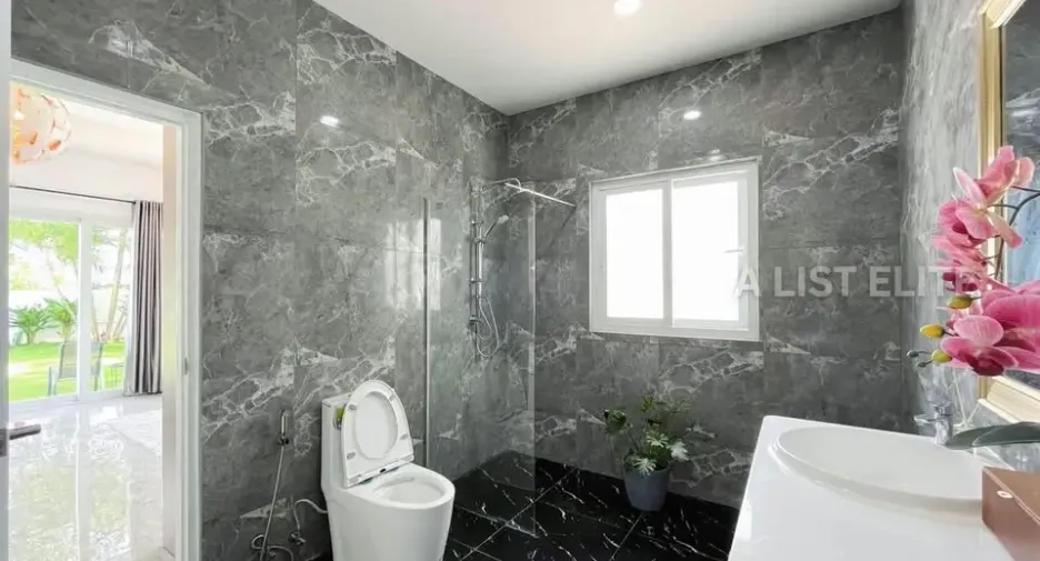 For rent 6 bedrooms house in Bang Lamung, Chonburi