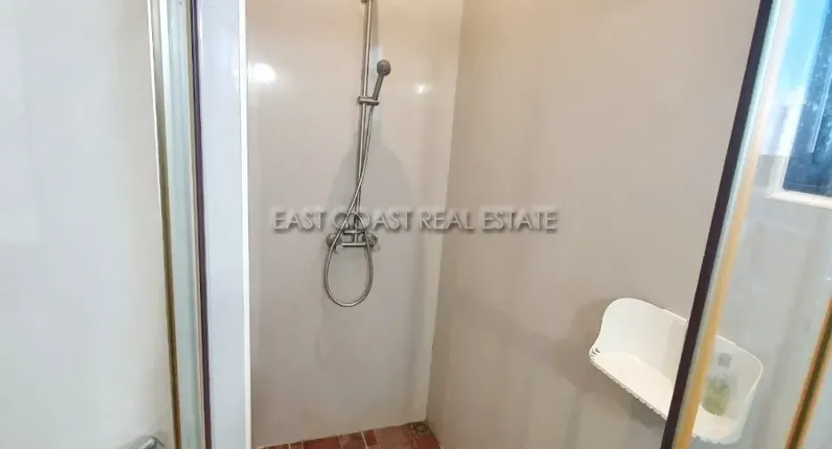 For rent and for sale 4 bedrooms house in Bang Lamung, Chonburi