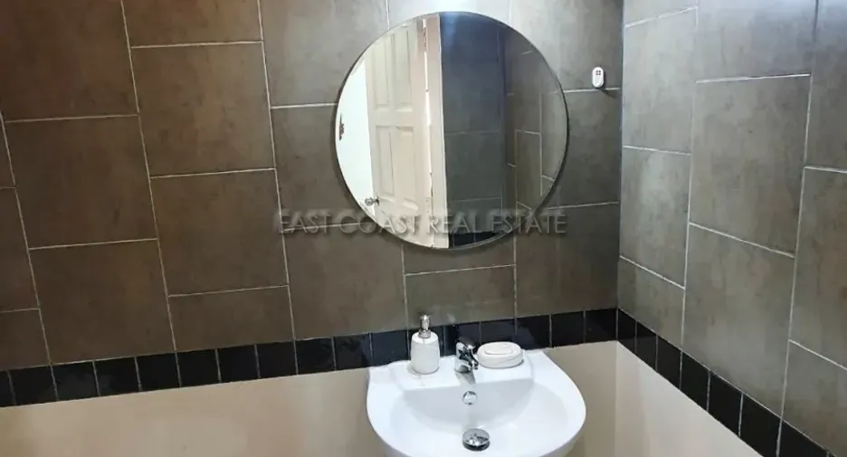 For rent and for sale 4 bedrooms house in Bang Lamung, Chonburi
