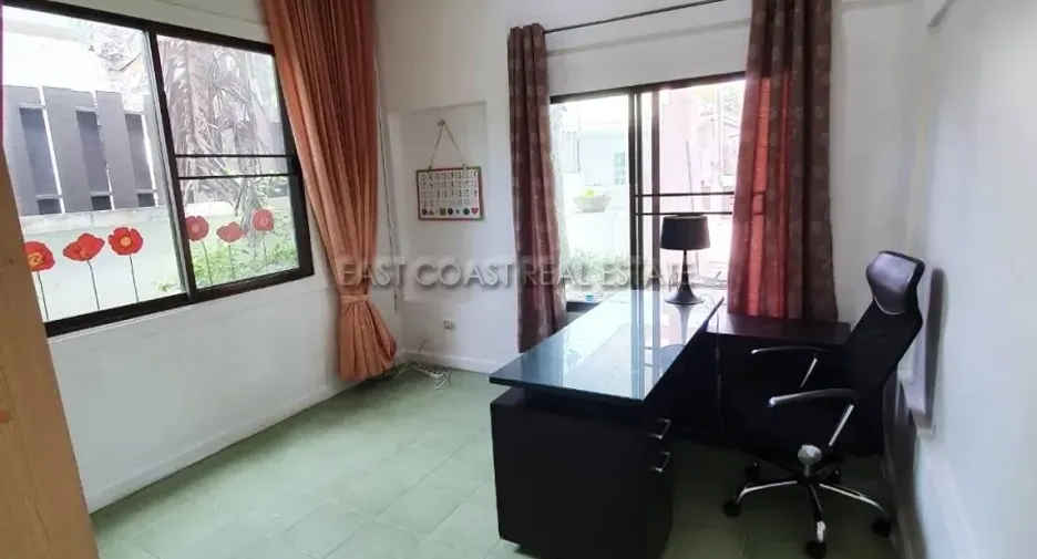 For rent and for sale 4 bedrooms house in Bang Lamung, Chonburi