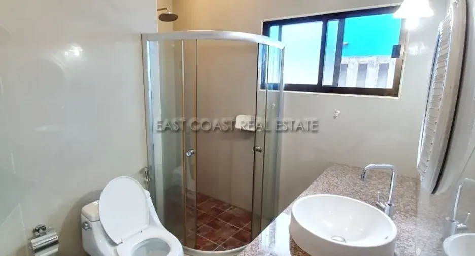 For rent and for sale 4 bedrooms house in Bang Lamung, Chonburi