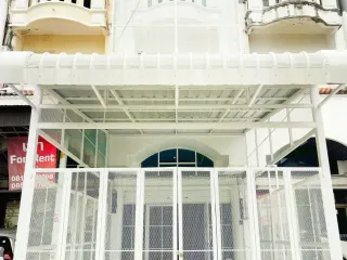 For Rent 2 Bedroom Townhouse In Mueang Chiang Mai