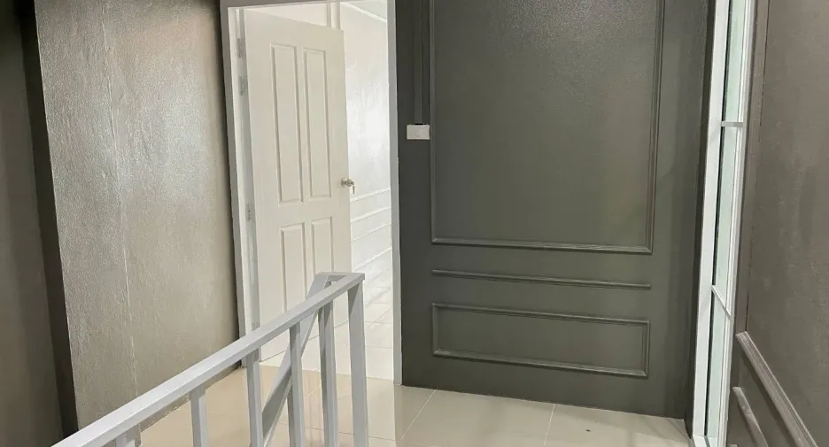 For rent 2 bedrooms townhouse in Mueang Chiang Mai, Chiang Mai