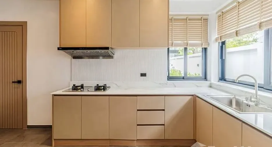 For sale 4 bedrooms house in Mueang Chiang Mai, Chiang Mai