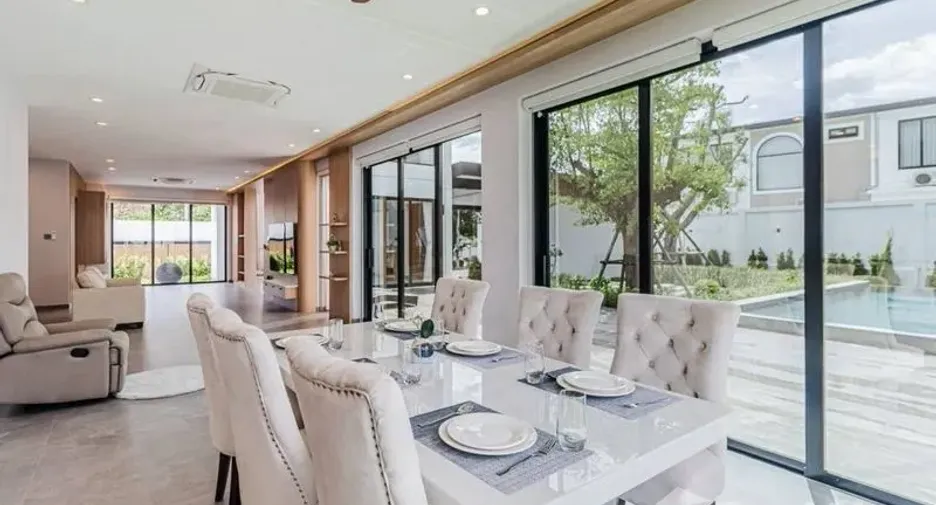 For sale 4 bedrooms house in Mueang Chiang Mai, Chiang Mai