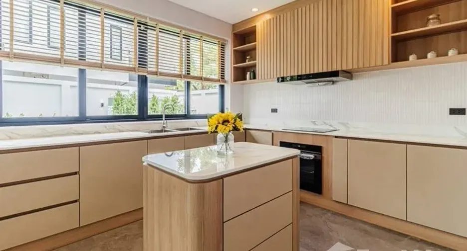 For sale 4 bedrooms house in Mueang Chiang Mai, Chiang Mai