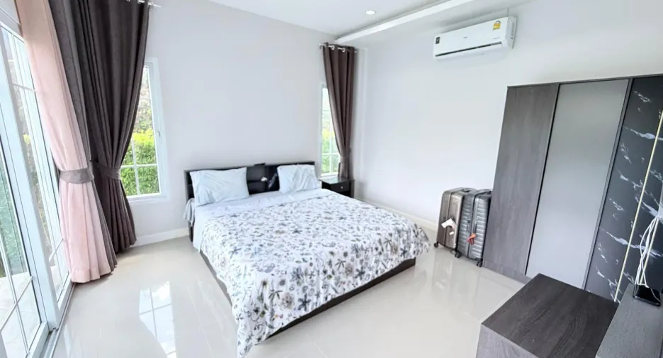 For sale 3 bedrooms villa in Cha Am, Phetchaburi