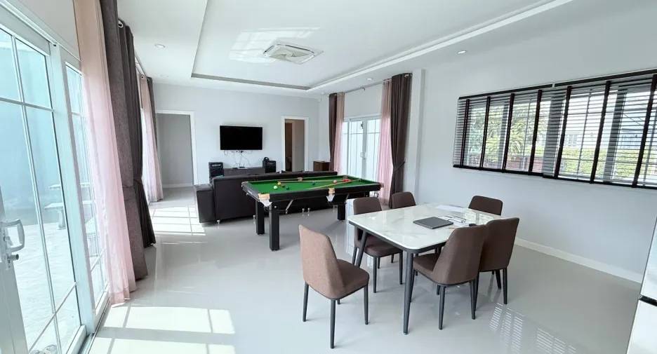 For sale 3 bedrooms villa in Cha Am, Phetchaburi