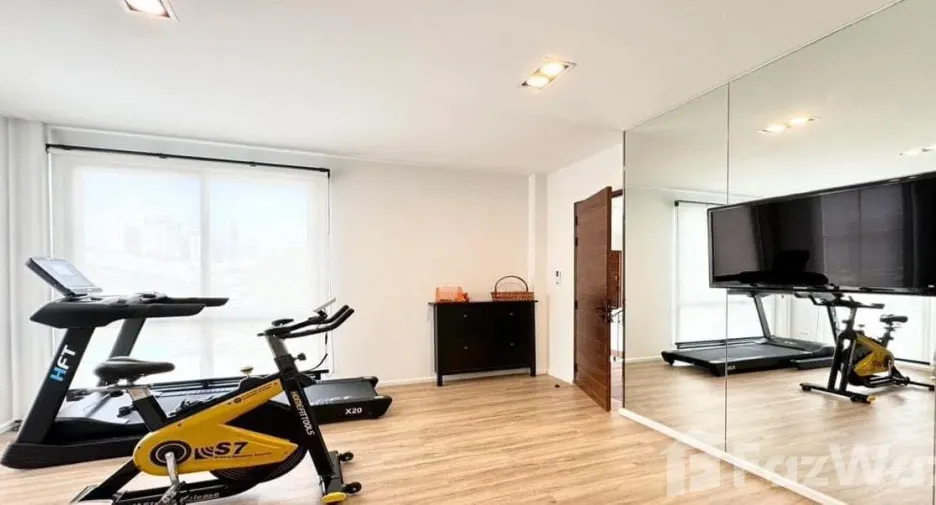 For sale 6 bedrooms house in Khlong San, Bangkok