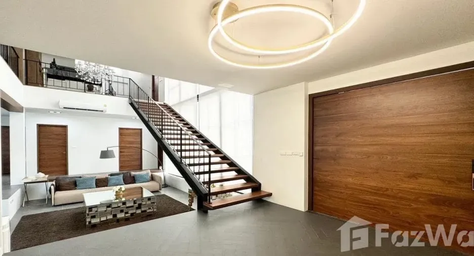 For sale 6 bedrooms house in Khlong San, Bangkok