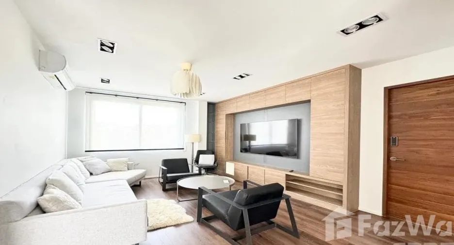 For sale 6 bedrooms house in Khlong San, Bangkok