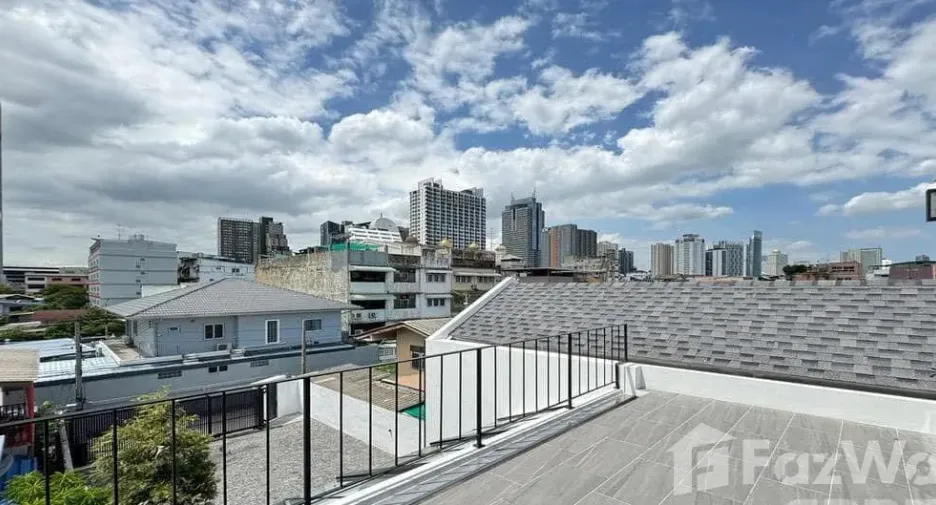 For sale 6 bedrooms house in Khlong San, Bangkok