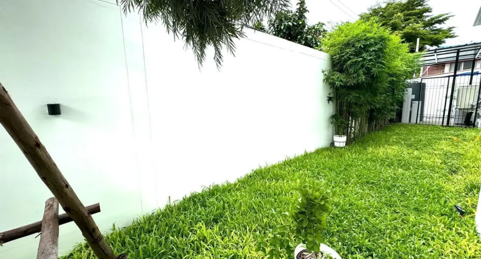 For sale 6 bedrooms house in Khlong San, Bangkok
